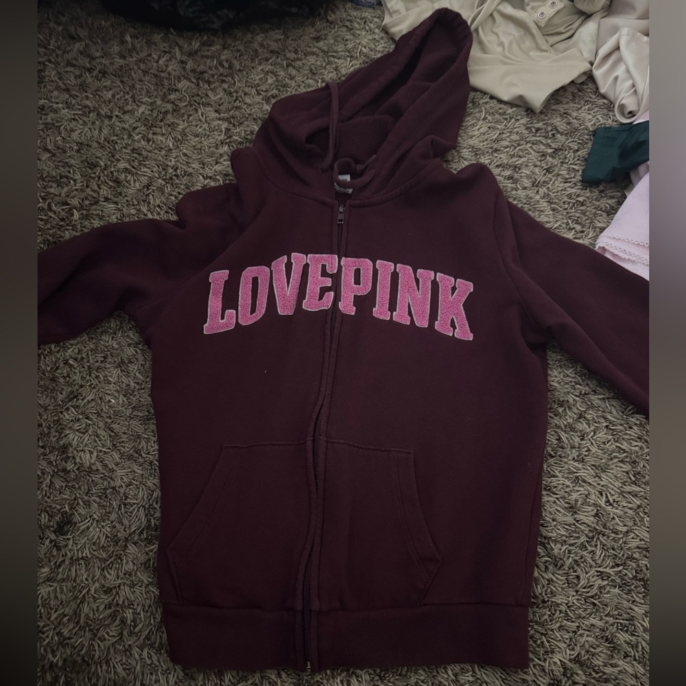 Getting rid of a lot of clothes this is a size small